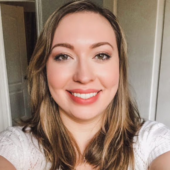 Meet your Posher, Laura - Picture 1 of 1